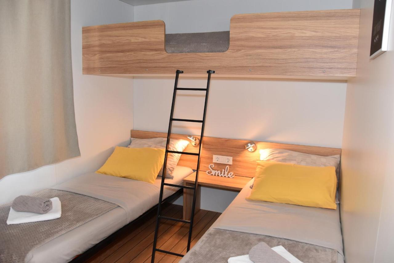 Mobile Home Starfish IV Camp Biograd Biograd Na Moru Eksteriør billede
