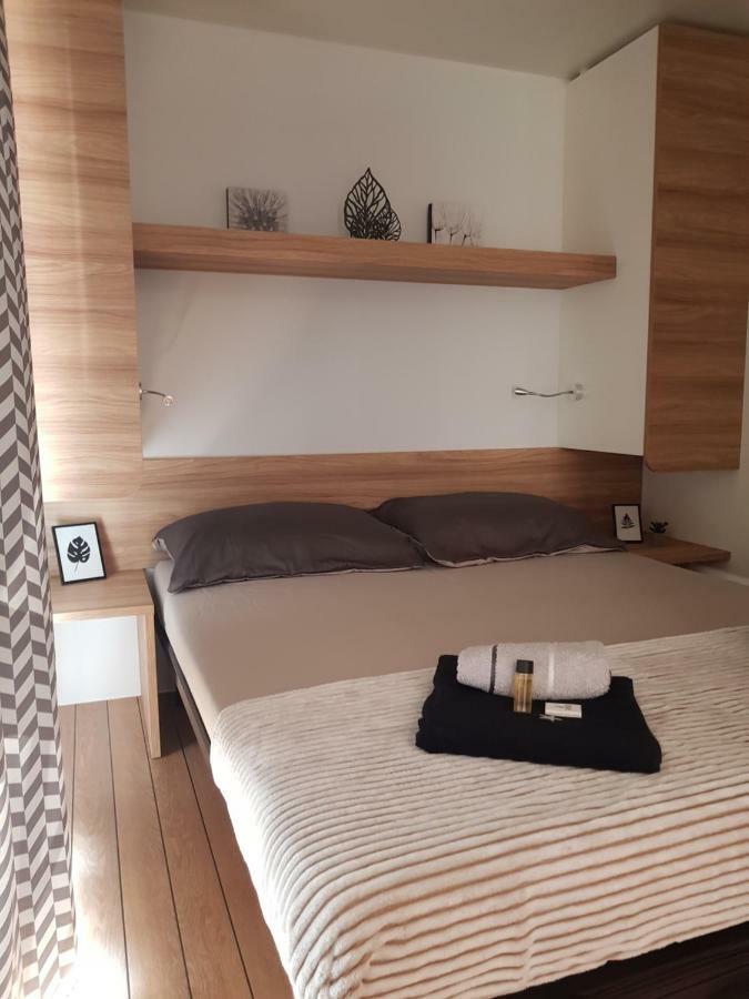 Mobile Home Starfish IV Camp Biograd Biograd Na Moru Eksteriør billede