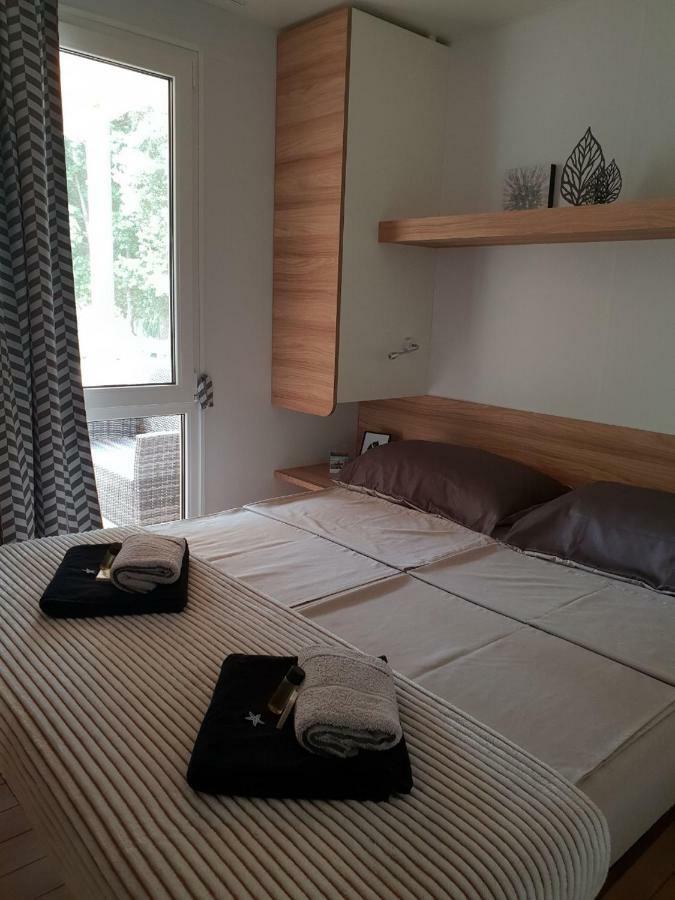 Mobile Home Starfish IV Camp Biograd Biograd Na Moru Eksteriør billede